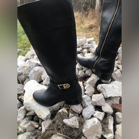 NWT, Michael Kors black boots. Size:9 / Length 15” w/ code no. SH18G - Picture 4 of 16